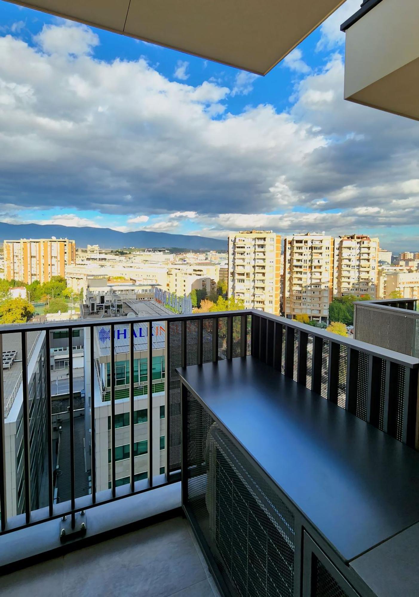 Diamond Residences 10Th Fl. Lux Apt. W/ City View Σκόπια Εξωτερικό φωτογραφία